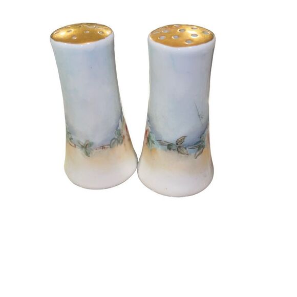 Vintage Mid Century made in Japan rose salt and pepper shakers with gold tops - Picture 2 of 10